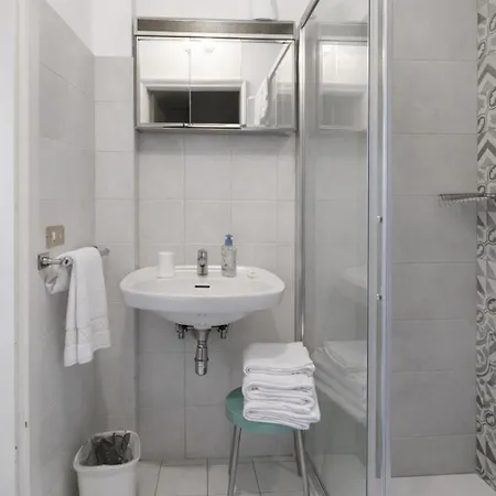 Giusti 6 3* Mediolan