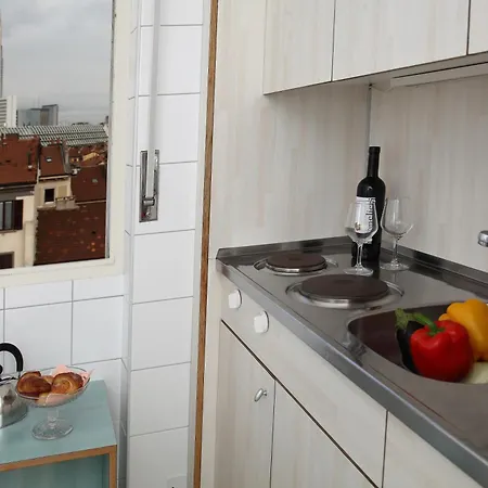 Giusti 6 Hotel apartamentowy Mediolan